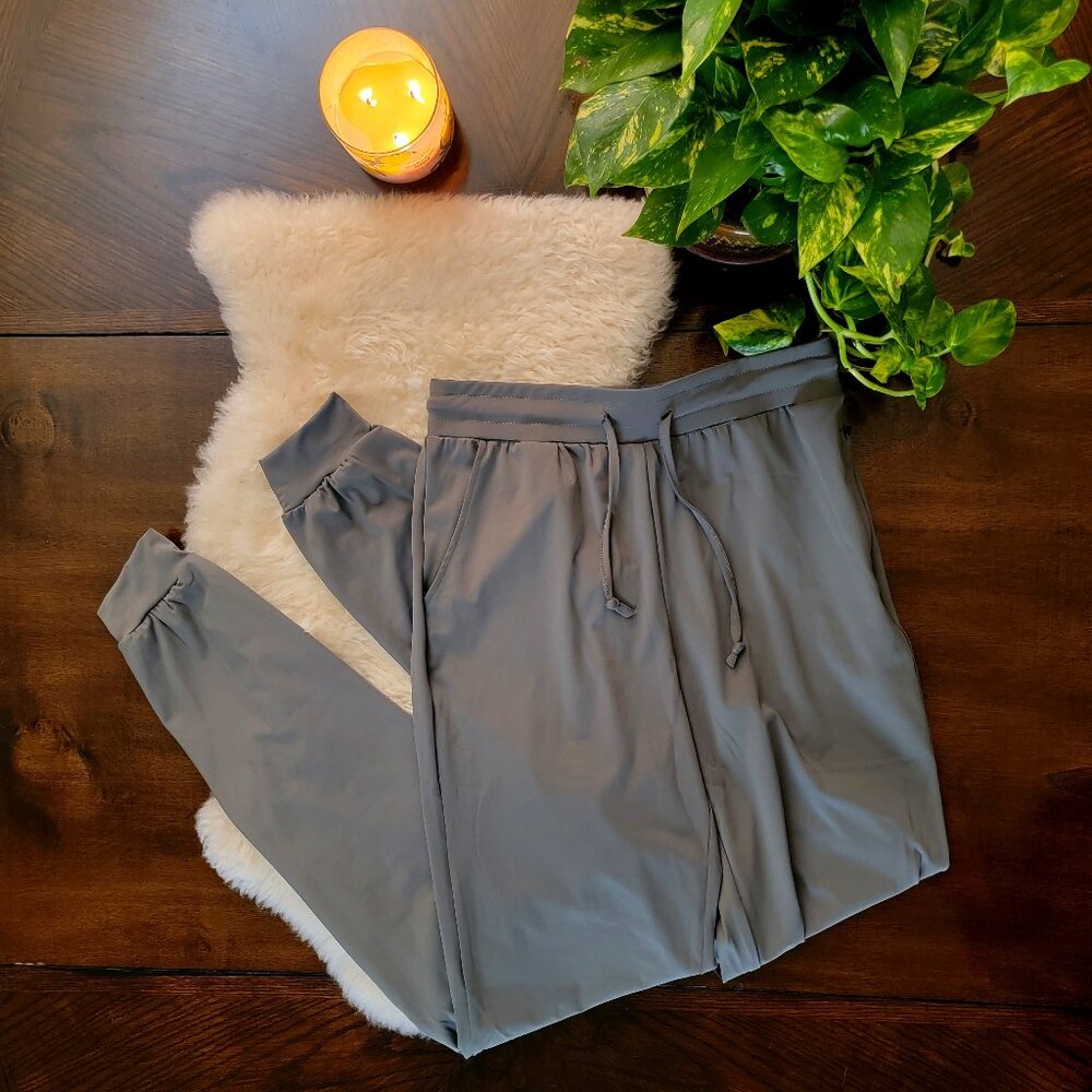 Gray Women's Joggers Size Medium Long